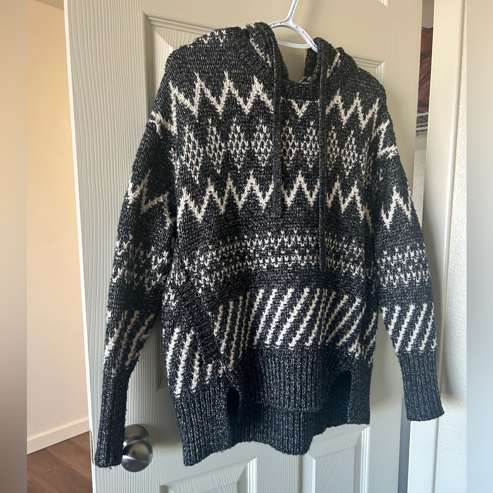 Victoria's Secret Black and White Zigzag Sweater